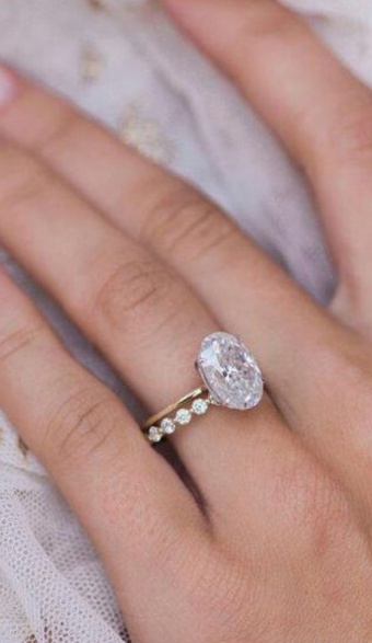 THE PERFECT WEDDING DRESS BASED ON YOUR ENGAGEMENT RING STYLE