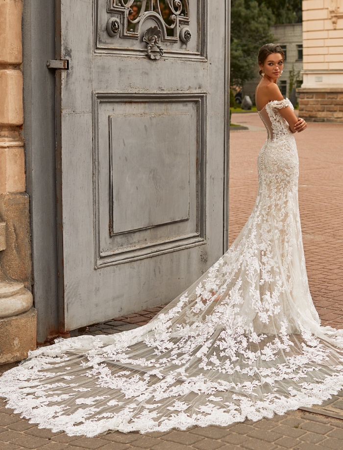 'TYPES OF WEDDING DRESS TRAINS' Image #1