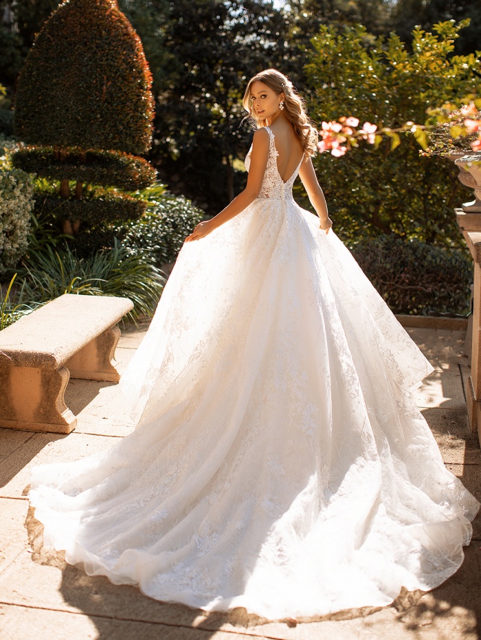 'TYPES OF WEDDING DRESS TRAINS' Image #2