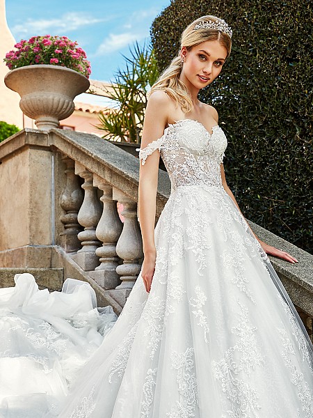 ValStefani D8189 lavish designer wedding dresses for the fancy bride ValStefani D8189 lavish designer wedding dresses for the fancy bride