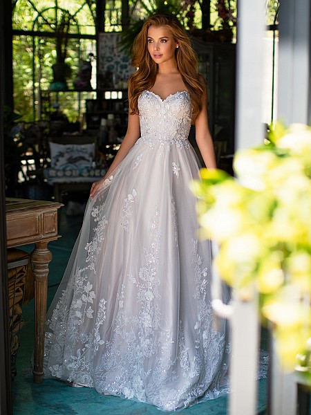 Style LEONIS strapless tulle wedding dress with shimmery lace appliques 