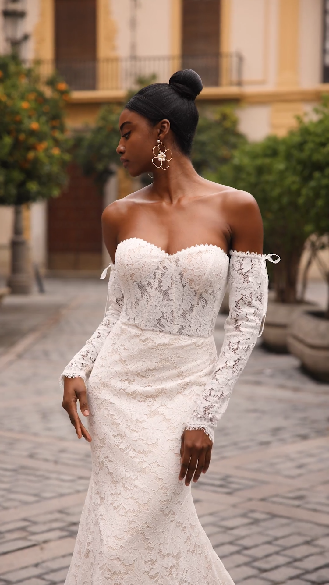 Unlined Sweetheart and Illusion Open Back with Half Lace-Up Re-Embroidered Chantilly Lace Mermaid with Detachable Sleeves Style PALMA