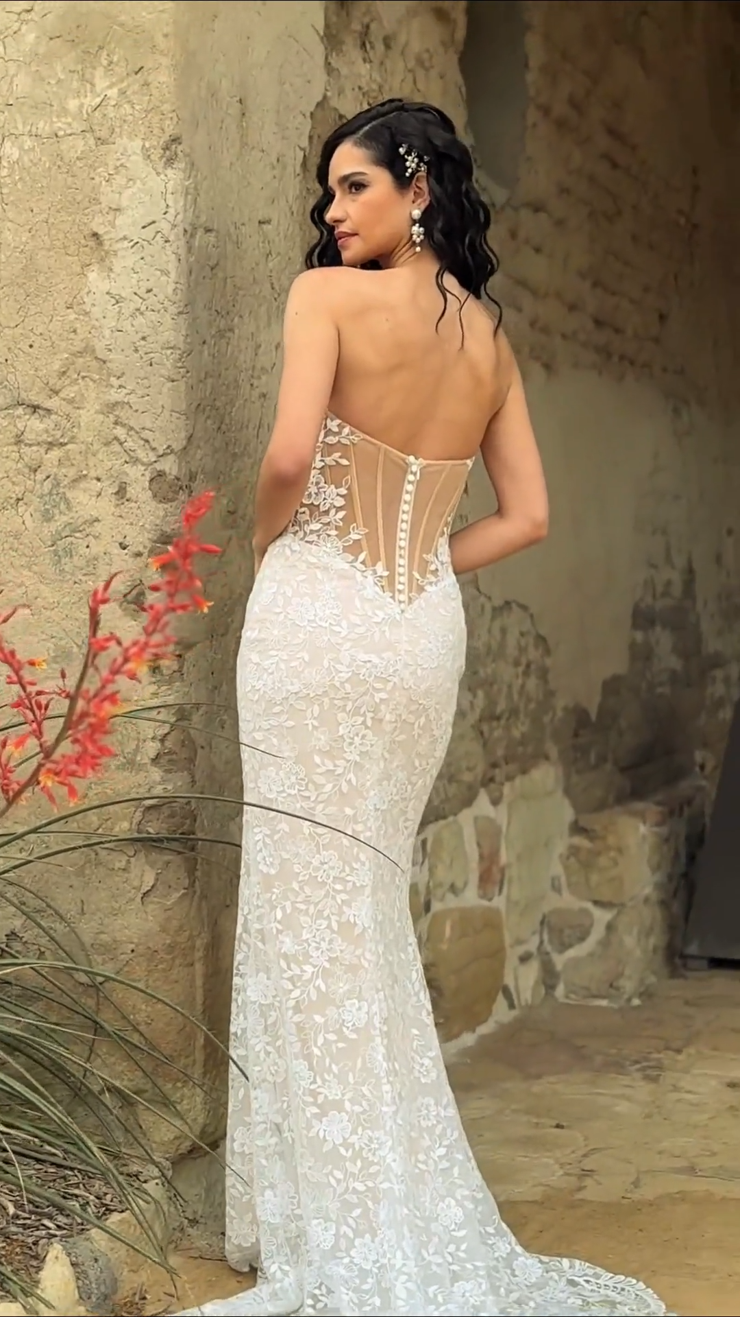 Style EMMETTS Strapless and Basque Waist Mermaid in Embroidred Lace Fabric with Sequins Style EMMETTS Strapless and Basque Waist Mermaid in Embroidred Lace Fabric with Sequins
