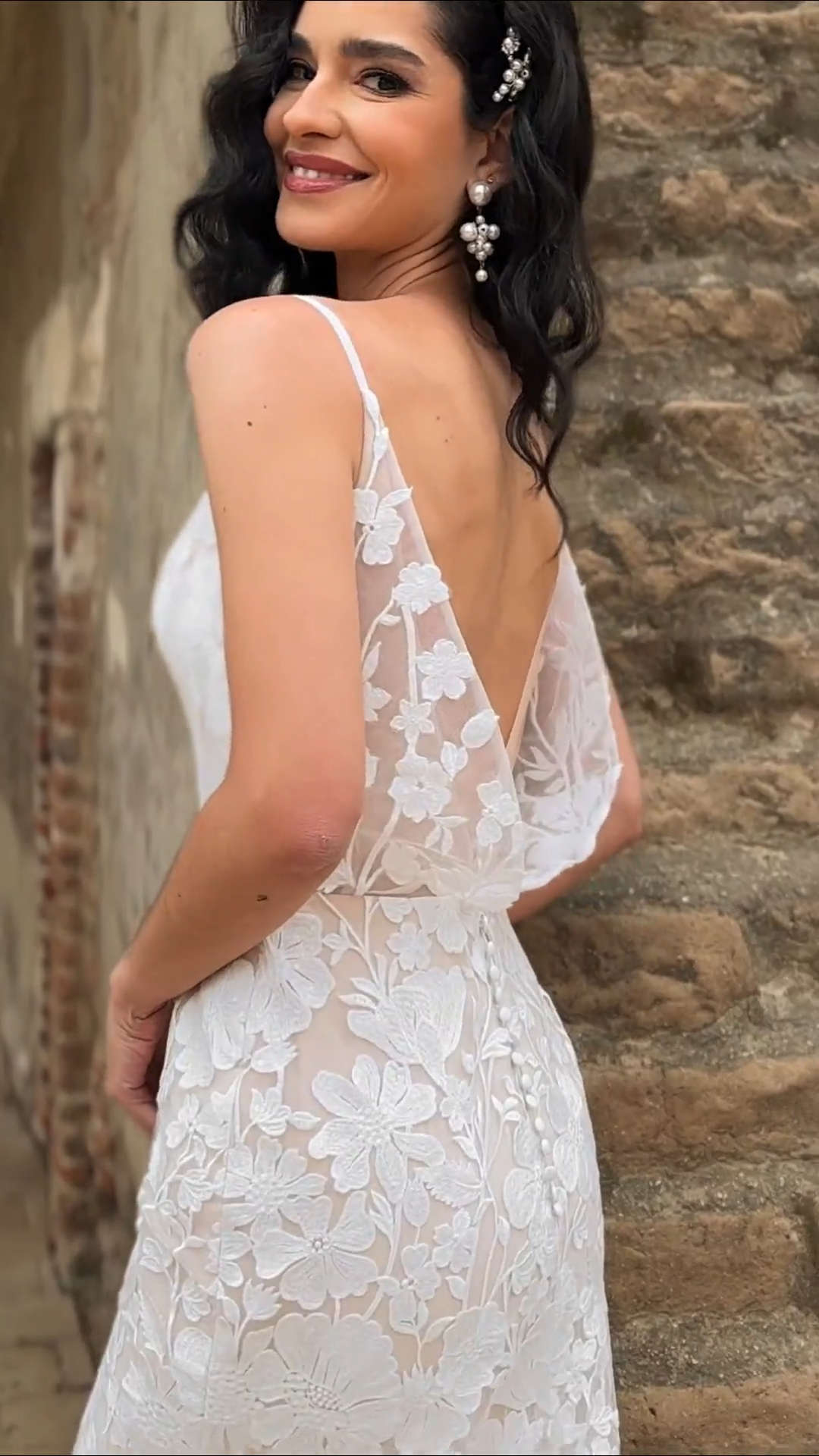 Video of Style MAJORELLE Embroidered Lace Fabric with Sequins Mermaid with Cowl Back Video of Style MAJORELLE Embroidered Lace Fabric with Sequins Mermaid with Cowl Back